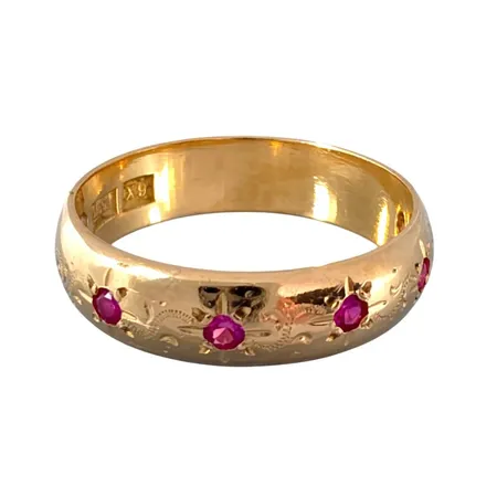 Ring, 18K guld, Rubiner, Guldsmedjan AB (GIH), svensk kontrollstämpel, stl:18½ mm, bredd 5 mm, stenar utan anmärkning, fint skick Vikt: 5,5 g