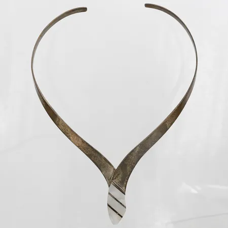 Collier med pärlemor, passar längd ca 38cm, bredd 5-55mm, silver 925/1000 Vikt: 47,2 g