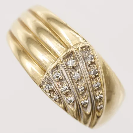 Ring med diamanter totalt 0,07ctv enligt gravyr stl:17½, bredd 4-10mm, 18K Vikt: 5,8 g