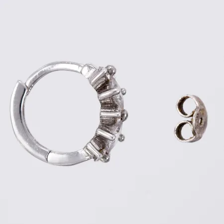 Ett örhänge och ett stopp silver  Vikt: 1,6 g