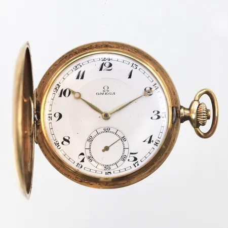 Savonett Omega,Bolidenguld,innerboett i metall (går ej att öppna),tickar igång men ej funktionstestad,diameter ca 5 cm,ojämnheter,originaletui (slitage),14k. Vikt: 77,4 g