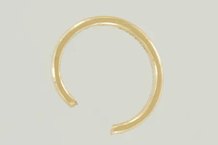Ring 18k avklippt  Vikt: 5,8 g