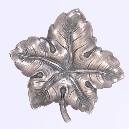 Brosch löv Ø42mm, svenska stämplar, silver 830/1000 Vikt: 5,9 g