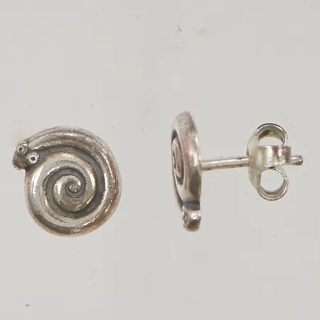Ett par örhängen Kalevala Koru "Vaskikäärme" 10mm 925/1000 Silver 2,3g.
