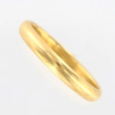 Ring slät stl:18¼, bredd 2,5mm, gravyr, 14K  Vikt: 2,3 g