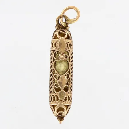 Hänge längd 22mm, bredd 4mm, 14K. Vikt: 0,5 g
