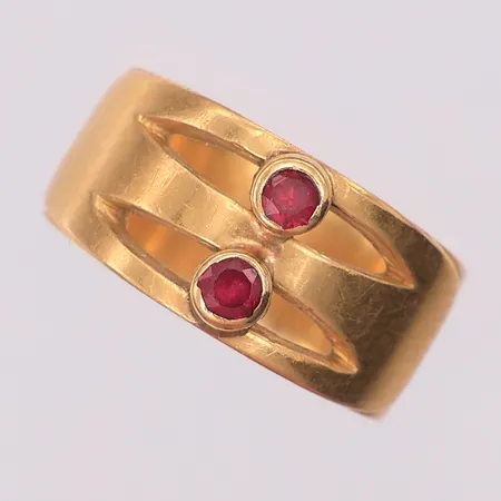 Ring syntetiska rubiner stl:15½, 1972, 18K Vikt: 4 g