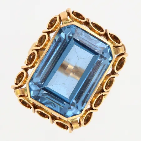 Ring med blå sten stl:18, bredd ca 23mm, 14K Vikt: 10,2 g