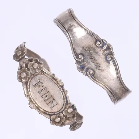 Två servettringar, gravyr, silver 830/1000  Vikt: 25,6 g