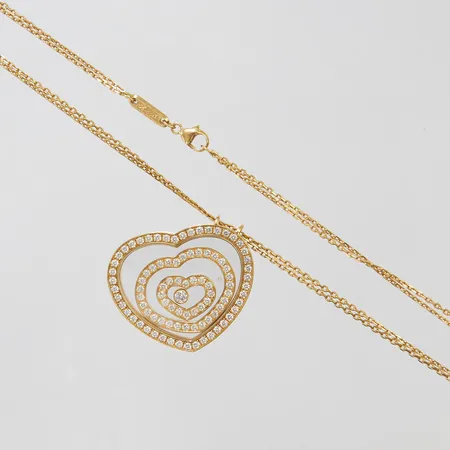 Collier Chopard Happy Spirit, ref.nr: 79/5647/0, serienr: 2391403, diamanter 1 x ca.0,07ct samt 92 x ca.0,01ct, dubbel ankarlänk längd: 60,7cm, bredd: 1,3mm/st, hjärta 30,2x30,5mm, små skador i glaset, inga tillbehör, 18K  Vikt: 24,9 g