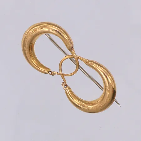 Brosch längd 45mm, nål i metall, omarbetade örhängen, 18K Vikt: 3,3 g