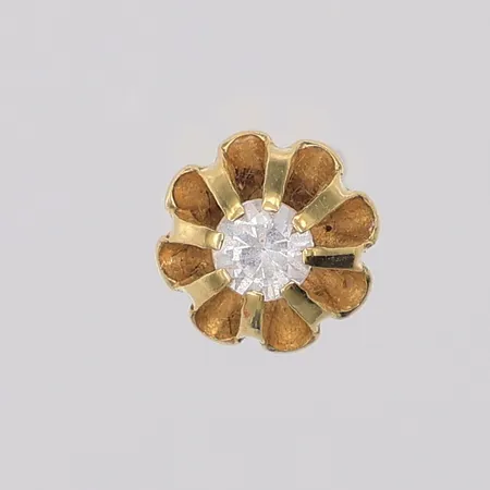 Udda örhänge vit sten Ø6,5mm, saknar snurrebuss, 18K Vikt: 0,6 g