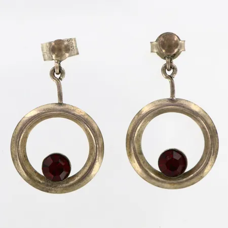 Örhängen med röd sten Ø17mm, längd:29mm, silver 830/1000 Vikt: 2,6 g