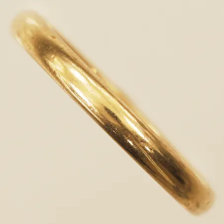 Ring slät stl:18¼ bredd 2,6mm, gravyr, 18K Vikt: 2,6 g