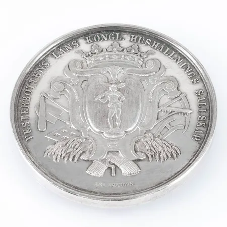 Medalj Ø 51,5mm VESTERBOTTENS LÄNS KONGL. HUSHÅLLNINGS SÄLLSKAP. ARBETE MED OMTANKA BEREDER VÄLSTÅND, Myntgravör: Lea Ahlborn, silver 66,6g.