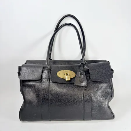 Väska Mulberry "Bayswater" 5104540, svart läder, tre innerfack varav en med dragkedja, lås, fläckar invändigt, bruksslitage, inga tillbehör