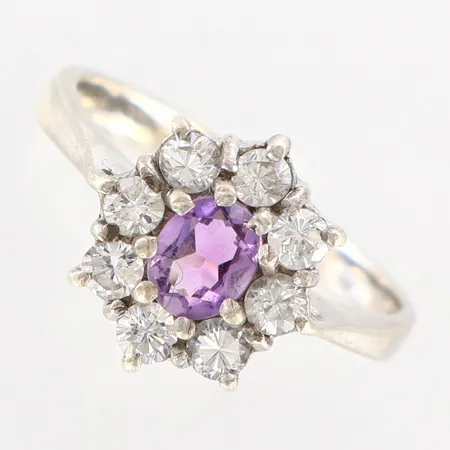 Ring med lila och vita stenar, stl:16, bredd 2-11mm silver 925/1000 Vikt: 2,5 g