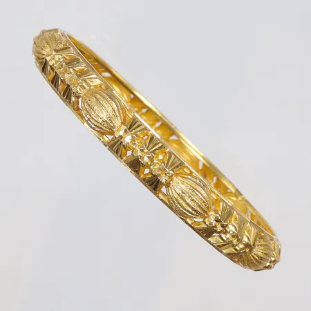 Armring, mönstrad Ø59mm, bredd ca8mm, något skev, 22K Vikt: 18,3 g