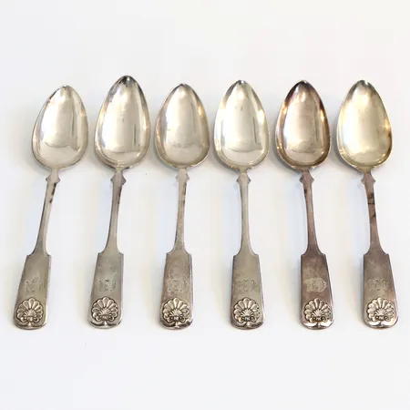 6 Serveringsskedar, längd: ca 22,5cm, monogram gravyr,  813/1000 Silver  Vikt: 315,7 g