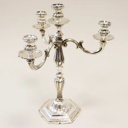4-armad kandelaber höjd 28cm, stämplad A B 900, eventuellt fylld, bruttovikt 1024,9g, silver 900/1000.