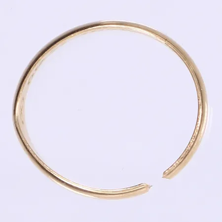Ring slät, gravyr, defekt, 18K  Vikt: 3,5 g