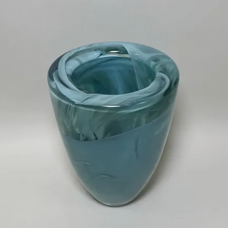 Vas Atoll av Anna Ehrner för Kosta Boda höjd ca 20cm Ø14,5cm.
