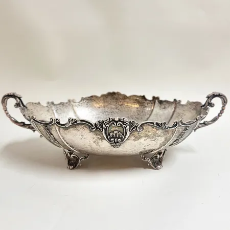 Skål MEMA år 1974 längd 28cm, bredd 20cm, höjd ca 8cm, gravyr, 830/1000 silver Vikt: 621,2 g