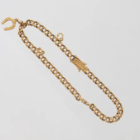 Armband Bismarck med en integrerad berlock, längd: 19,5cm, bredd: 4mm, två tomma berlocköglor, svenska stämplar, 18K Vikt: 7,3 g