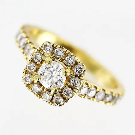 Ring med diamanter 1,00ctv enligt gravyr, mittsten ca 0,30ct, stl:16¾, skena 2,5mm, 18K Vikt: 4 g