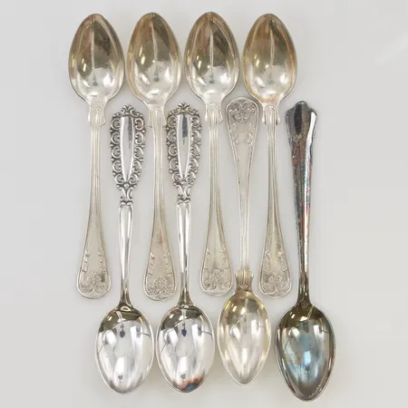 8 kaffeskedar i olika modeller 11,5cm silver  Vikt: 96,6 g