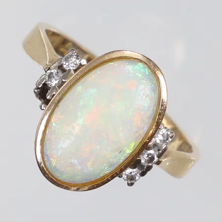 Ring med diamanter totalt ca 5 x0,01ct, samt opal, stl: 16¾, bredd 2-12mm, sten saknas, Jarl Sandin, 18K, bruttovikt 3,3g 