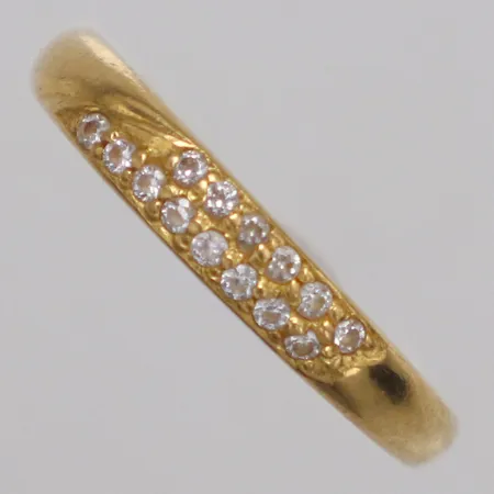 Ring vita stenar stl:16¾, bredd 2,3-3,2mm, 22K  Vikt: 2,4 g