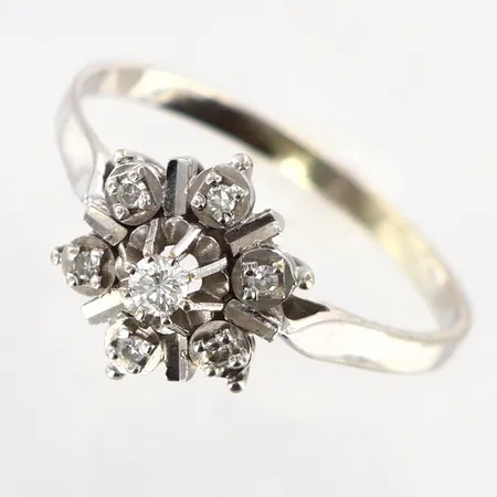 Ring med diamanter 0,12ctv, stl:18¼ bredd:2-11mm, vitguld 18K  Vikt: 2,5 g