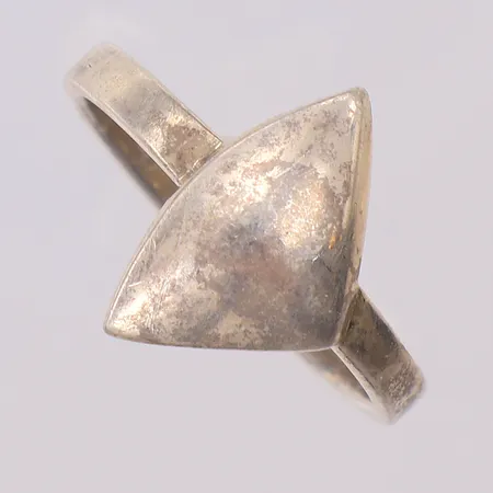 Ring stl:18 Guldfynd, silver 925/1000 Vikt: 3,4 g