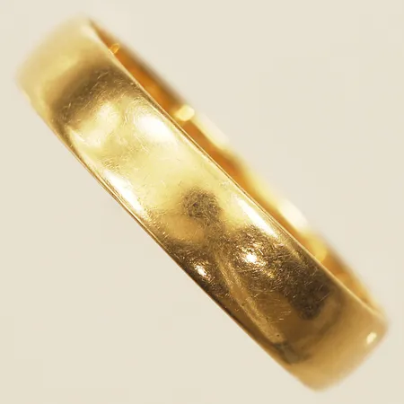 Ring stl:19½ bredd 4,5mm gravyr 18K Vikt: 3,2 g