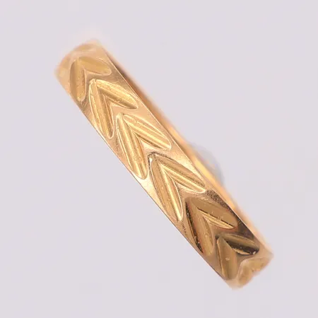 Ring mönstrad stl:17¼, gravyr, 18K Vikt: 1,4 g