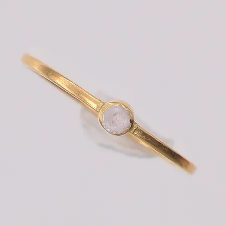 Ring sliten vit sten stl:15¼, saknar stämplar, 18K Vikt: 0,4 g