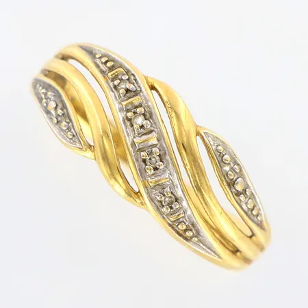 Ring med diamanter 4xca 0,005ct, stl18½, bredd 2-8mm, GHA, 18K Vikt: 2,2 g