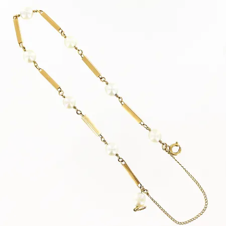 Armband med odlade pärlor längd 19cm, bredd 1-5mm, med säkerhetskedja, räknad guldvikt 3,5g, 18K