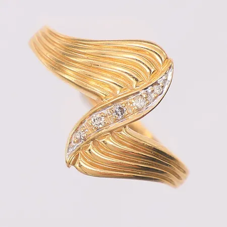 Ring diamanter 0,05ctv enligt gravyr stl:18¼, kattfot, 18K Vikt: 3,8 g