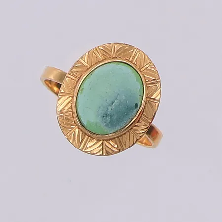 Ring grön sliten sten stl:16, otydliga stämplar, 18K Vikt: 2,6 g