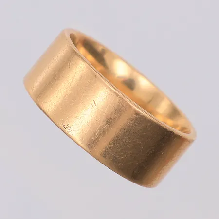 Ring slät stl:19¼, gravyr, 18K Vikt: 14,9 g