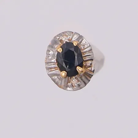 Örhängen safirer diamanter 4 x ca 0,005ct, 6,5mm, vitguldsdetaljer, saknar en snurrebuss, 18K Vikt: 0,6 g