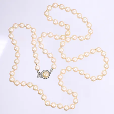 Pärlcollier imitationspärlor 77cm bredd 7mm lås i silver 830/1000  Vikt: 49,2 g