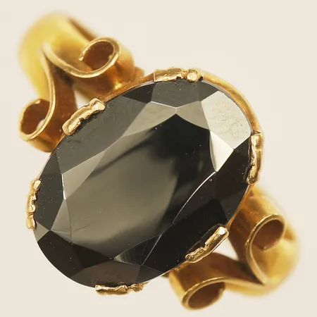 Ring med hematit, stl:18mm bredd 14,4mm, fattning i 18K/23K   Vikt: 6,9 g