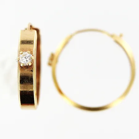 Örhängen creoler Guldfynd med vita stenar längd 16mm, bredd 3,2mm, 18K Vikt: 1 g