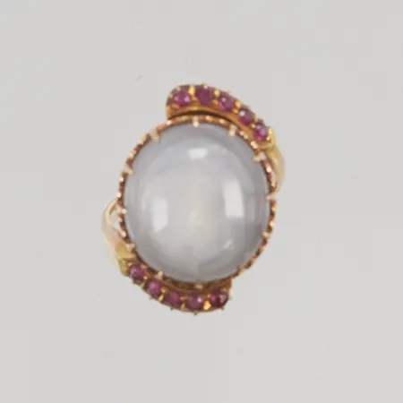 Ring stjärnsafir troligtvis syntetisk, 10x rosa safirer ca 0,05ct stl:17 bredd 24mm 14K 11,8g.