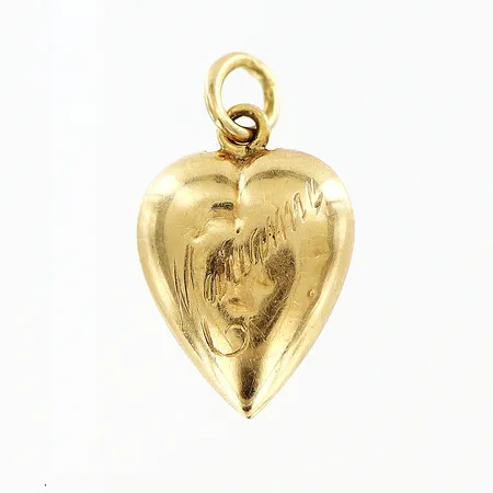 Hänge hjärta längd 18mm, bredd 10,5mm, gravyr, bucklor, 18K Vikt: 1,1 g