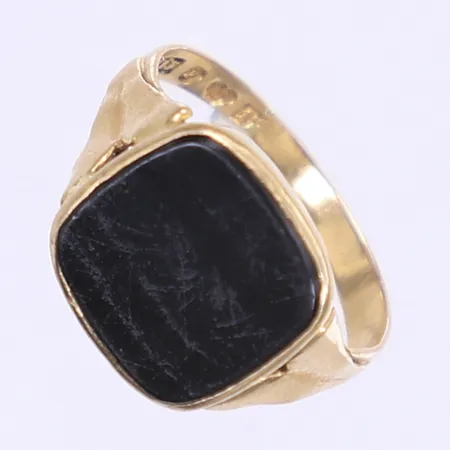 Klackring med svart sten stl:15¾ bredd 2-12mm, något bucklig skena, 18K Bruttovikt: 2,3g 