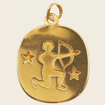 Hänge stjärntecken skytten, längd 24mm bredd 19,5mm gravyr 18K  Vikt: 2,6 g